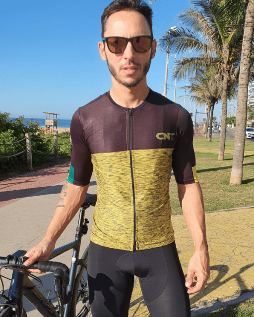 Camisa de ciclismo Café na Trilha - Gold - Tecido 100% poliéster com tratamento Xtreme Dry com proteção UV solar fator 50.