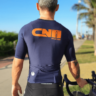 Camisa de ciclismo Azul Marinho Café na Trilha, Tecido 100% poliéster com tratamento Xtreme Dry com proteção UV solar fator 50.
